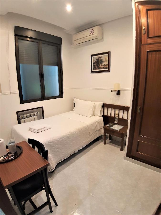 Hostal Dulcinea Madrid Exterior photo