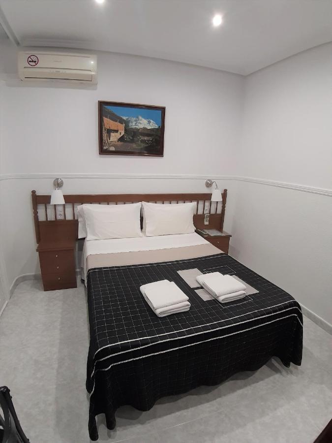 Hostal Dulcinea Madrid Exterior photo