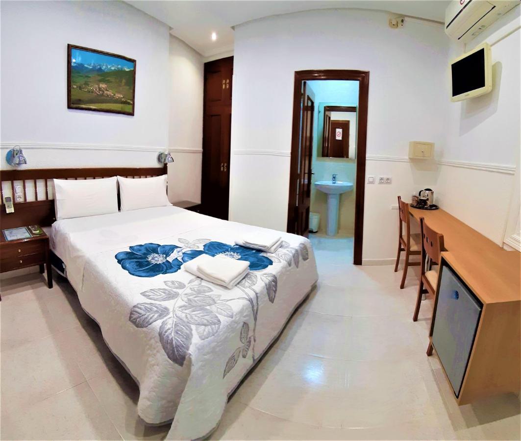 Hostal Dulcinea Madrid Exterior photo