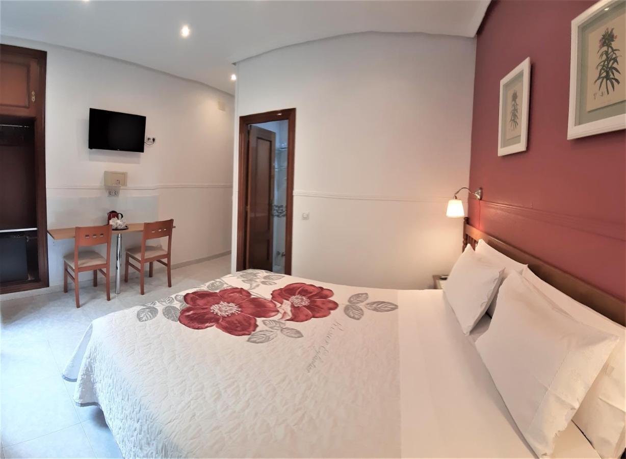 Hostal Dulcinea Madrid Exterior photo