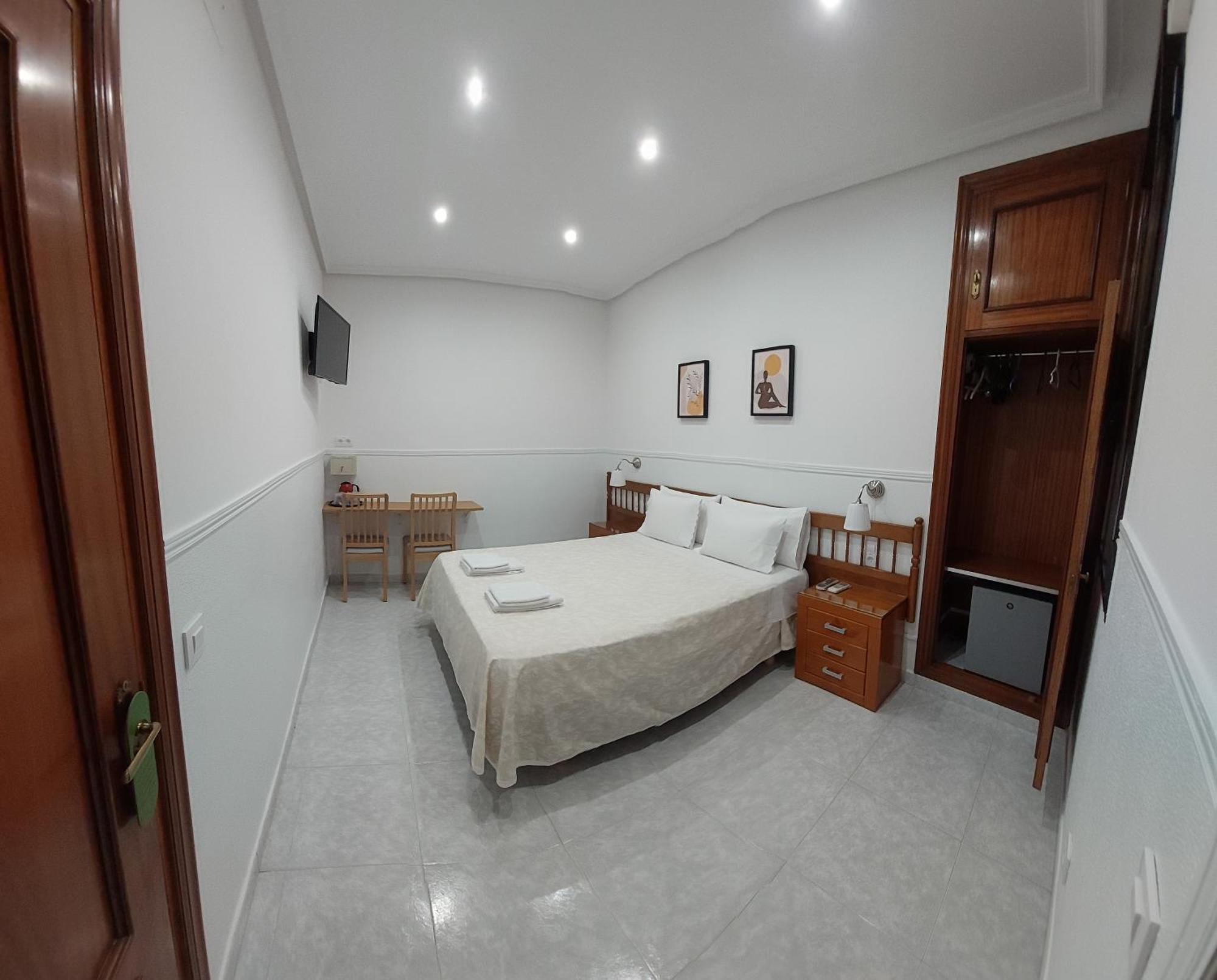 Hostal Dulcinea Madrid Exterior photo