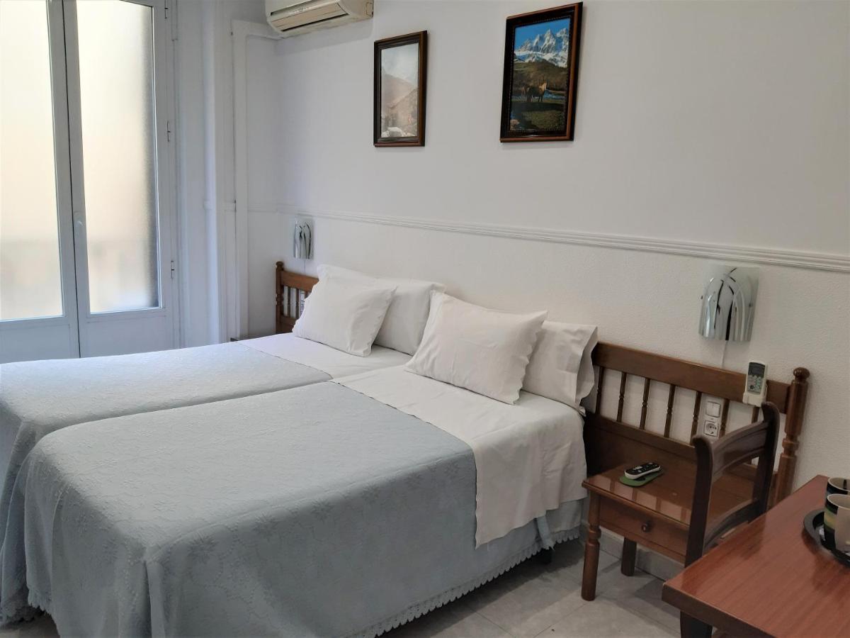 Hostal Dulcinea Madrid Exterior photo